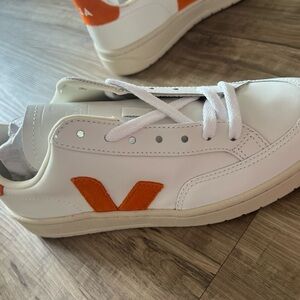 Veja V-90’s Never Worn!!!